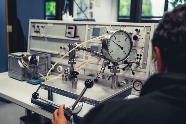 PRESSURE-GAUGE-REPAIRING-12